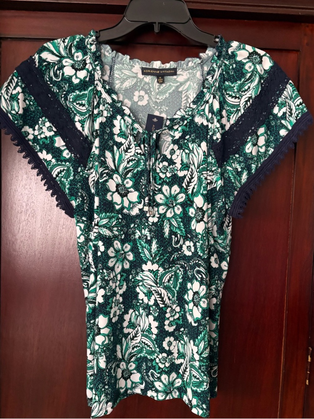 Adrienne Vittadini Green Paisley and Floral Tie-Neck Short Sleeve Top. Size M
